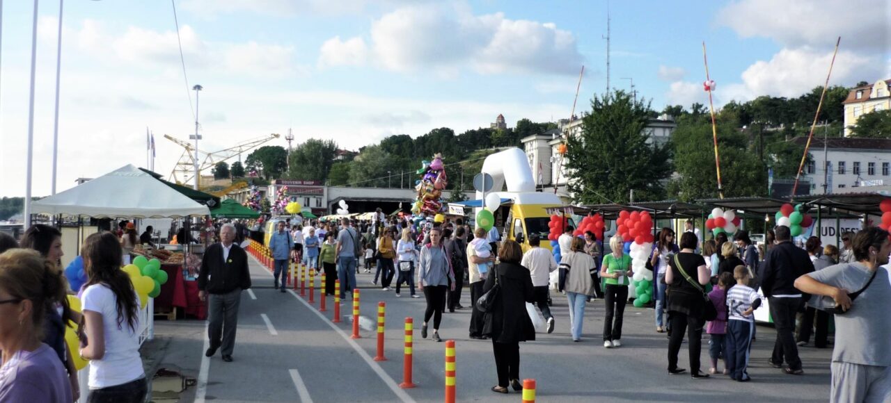 Zabava na manifestacijama u Beogradu