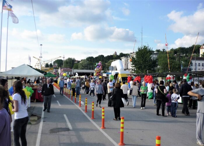 Zabava na manifestacijama u Beogradu