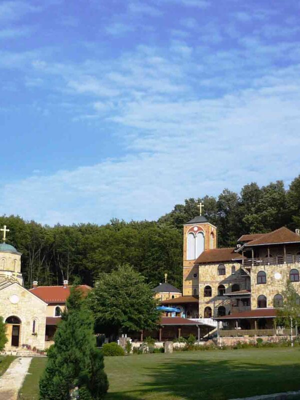 Manastir Tresije je okruzen predivnom prirodom u podnozju Kosmaja