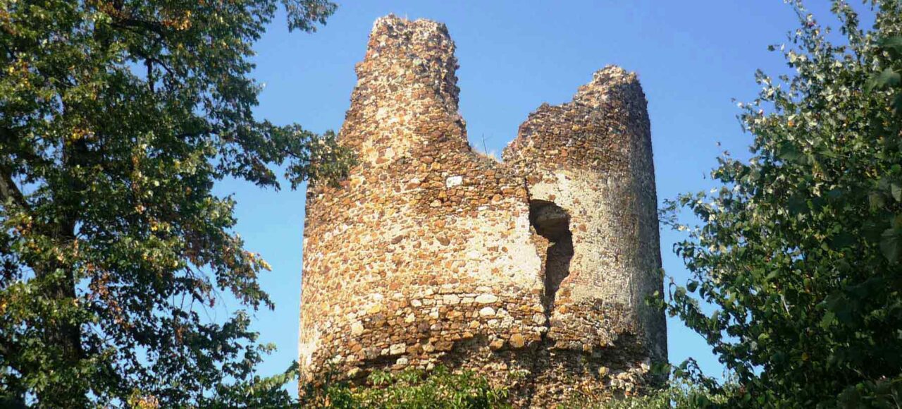 izleti zapadno od Beograda - Ostaci Vrdničke kule na padinama Fruške gore
