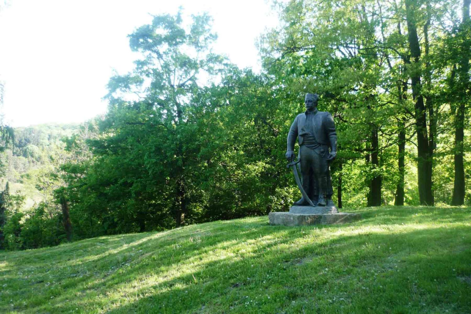 Spomenik Vasi Čarapiću na Avali