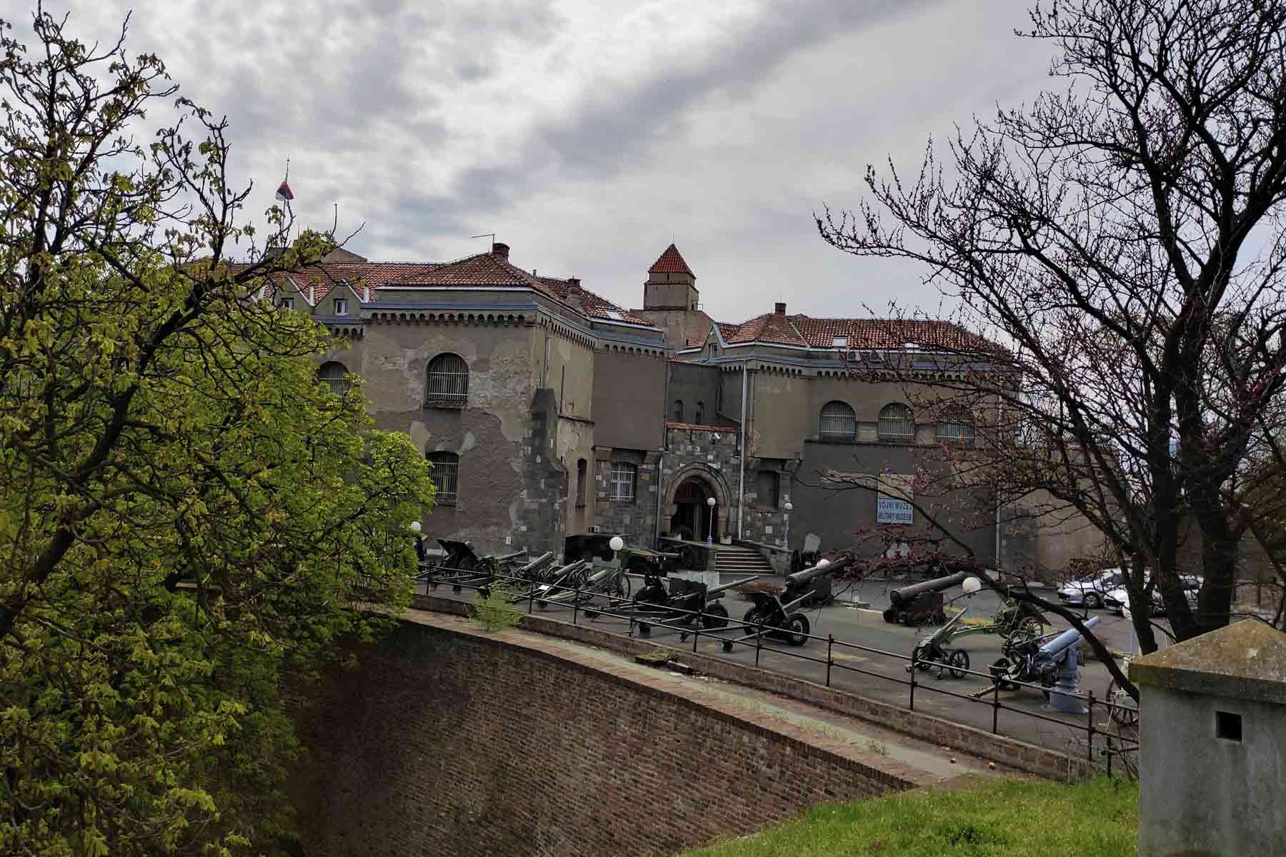 Vojni muzej u Beogradu na Kalemegdanu, spoljašnji izgled