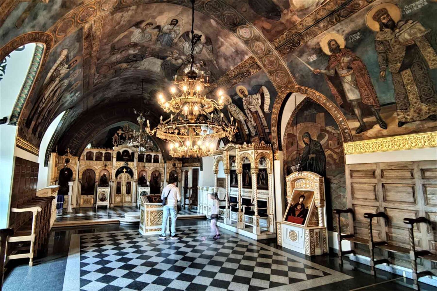 Prelepa unutrašnjost crkve Ružice koja se nalazi malo ispod Zindan-kapije u okviru Beogradske tvrđave.