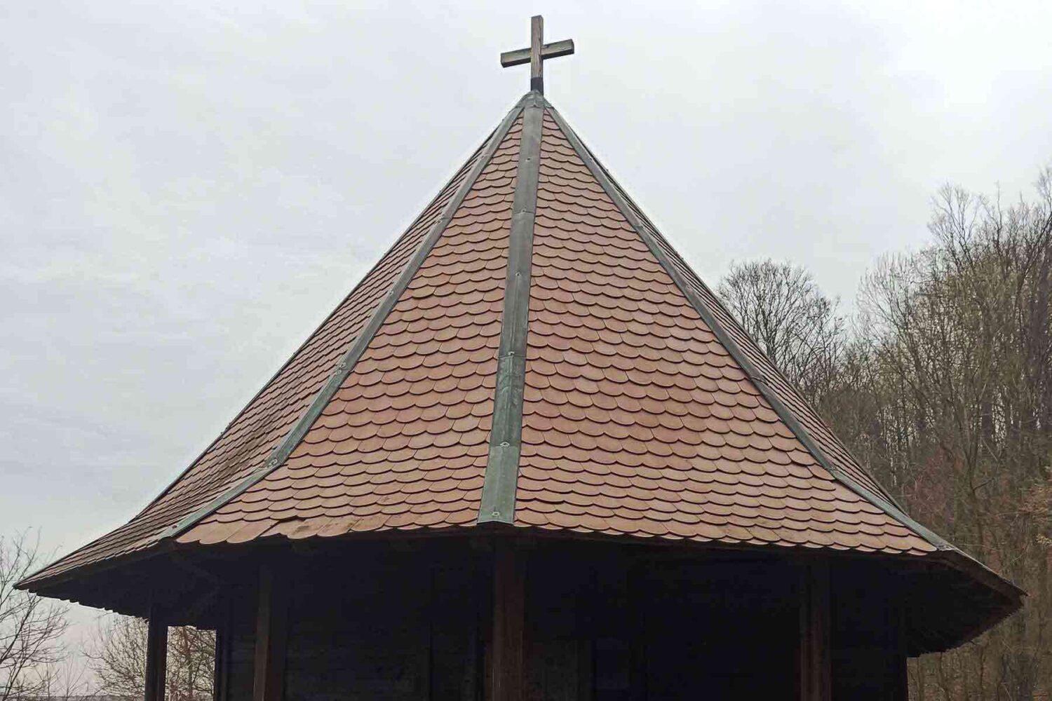 Krov crkve brvnare u Barosevcu kod Lazarevca