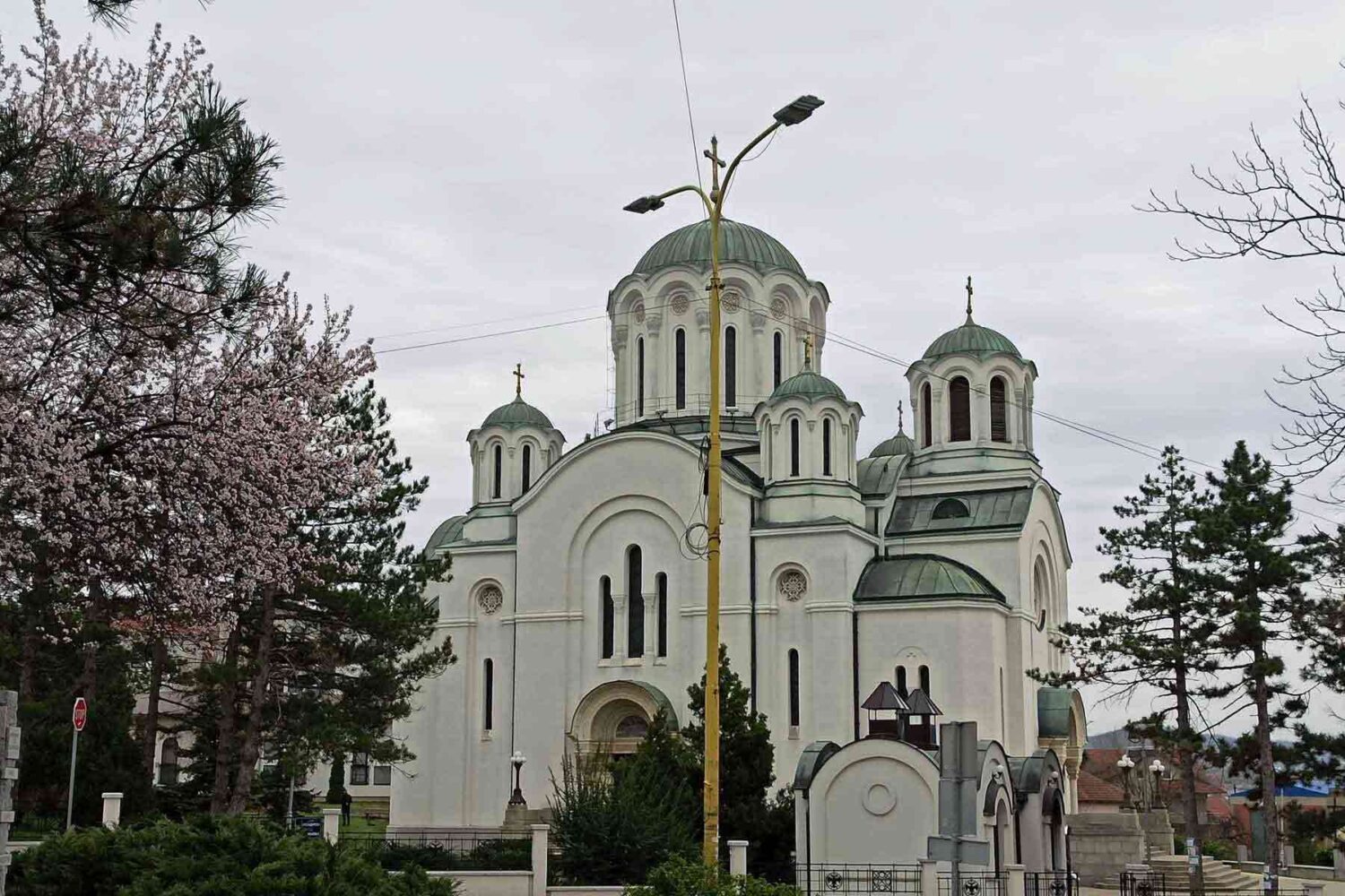 Crkva Svetog Dimitrija i spomen kosturnica