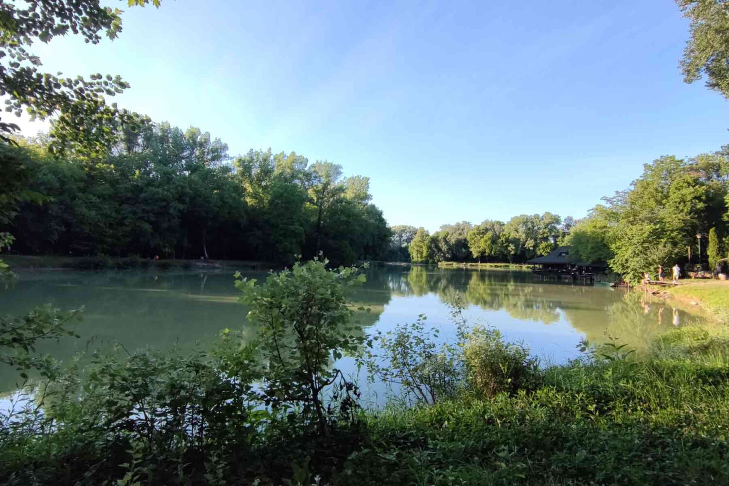 Lep odmor u prirodi - jezero Ada Safari pored Ade