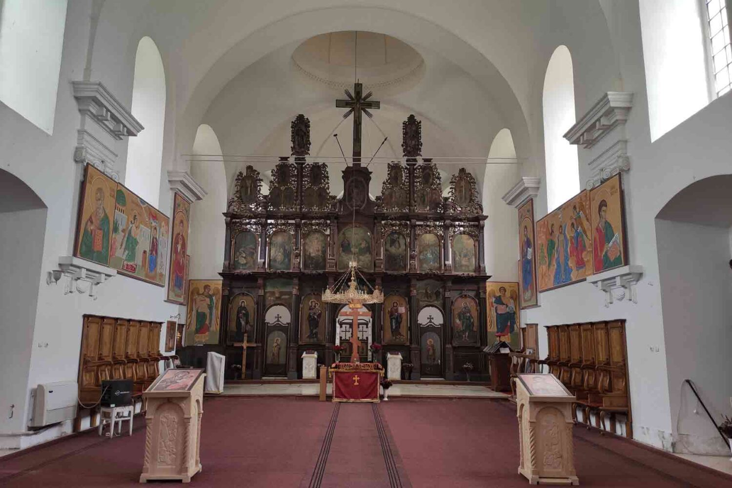 Ikonostas manastira Fenek, Surčin