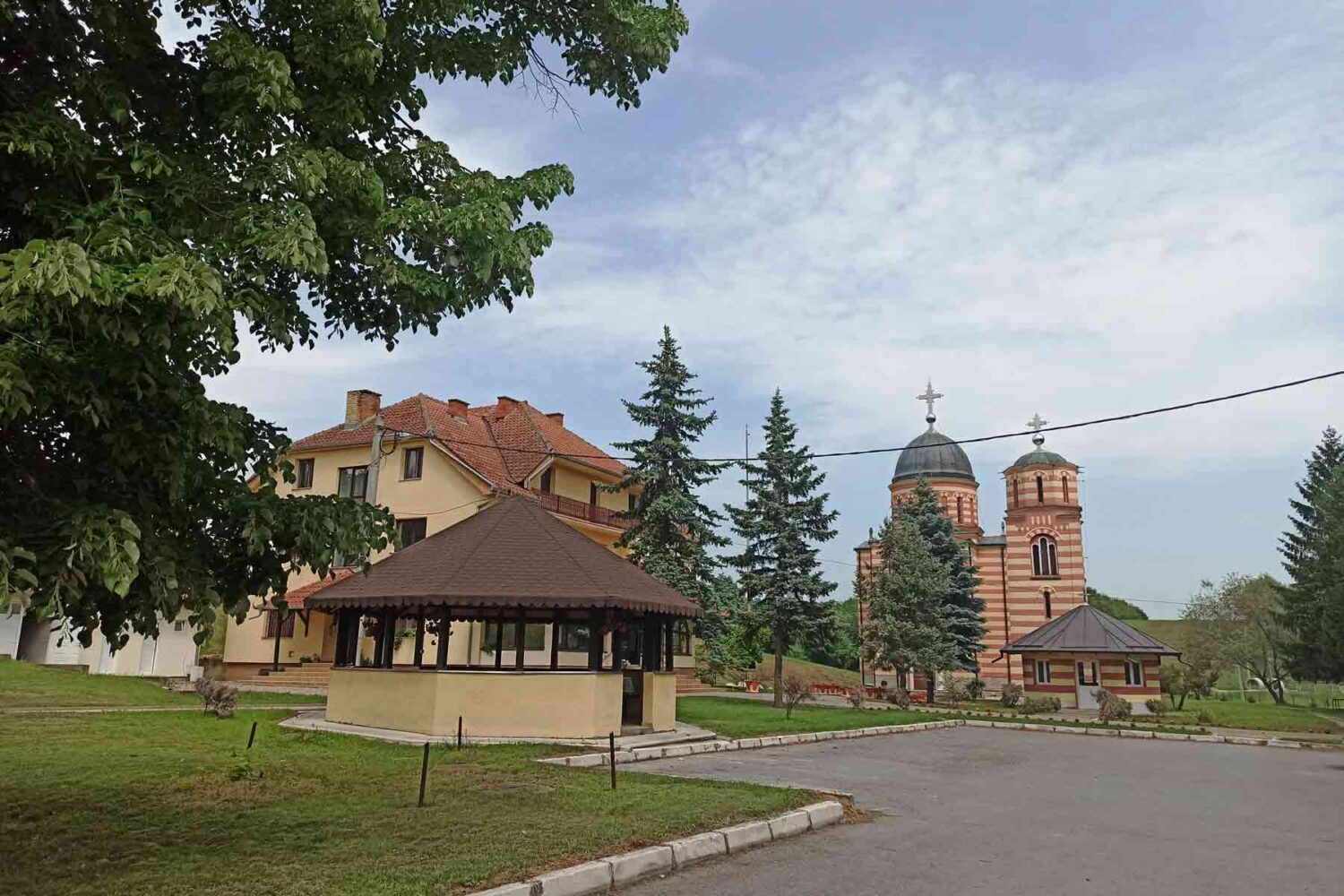 Prilaz manastiru Grabovac