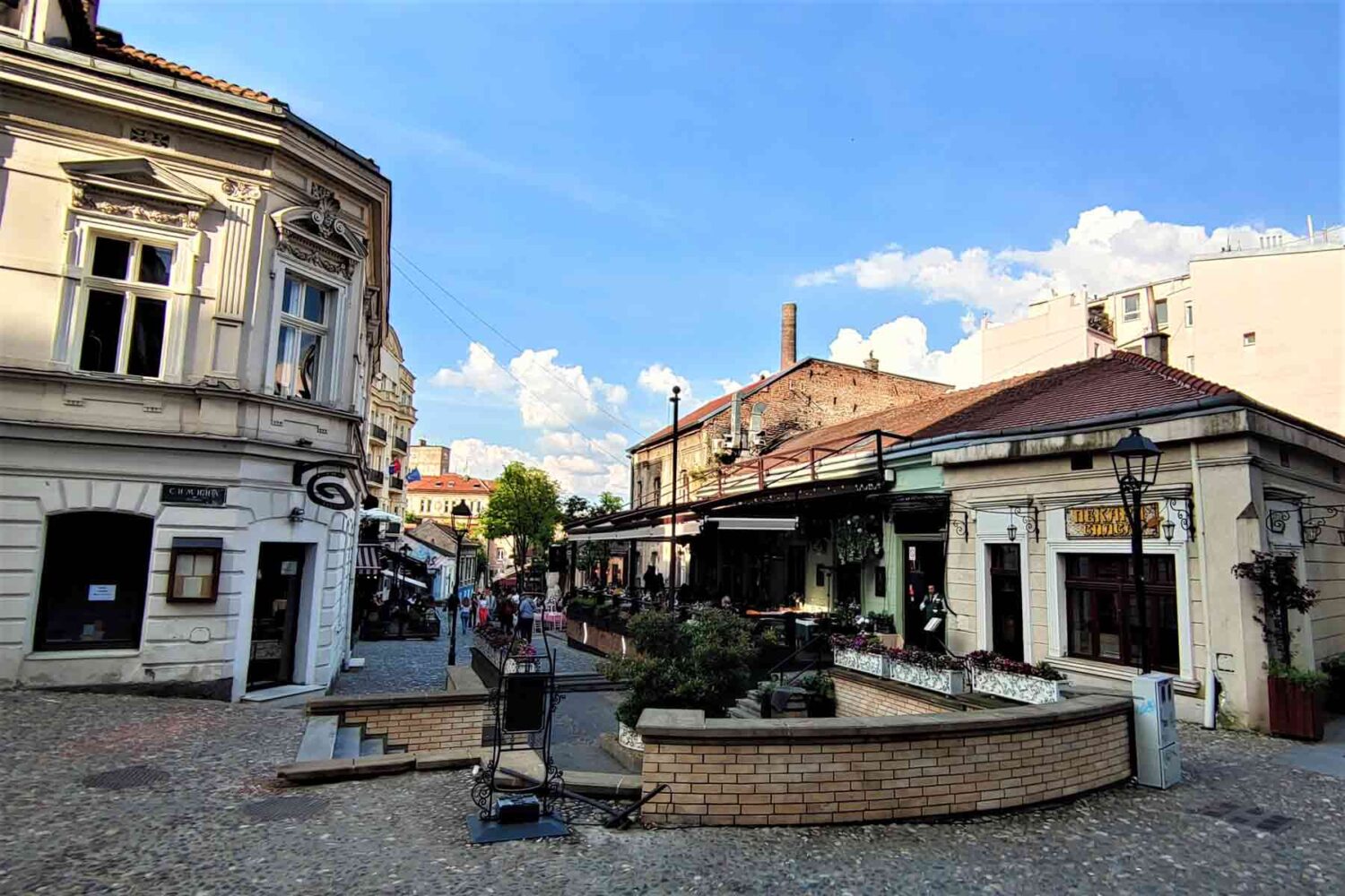 Skadarlija - pogled na čuvene restorane i kafane Beograda