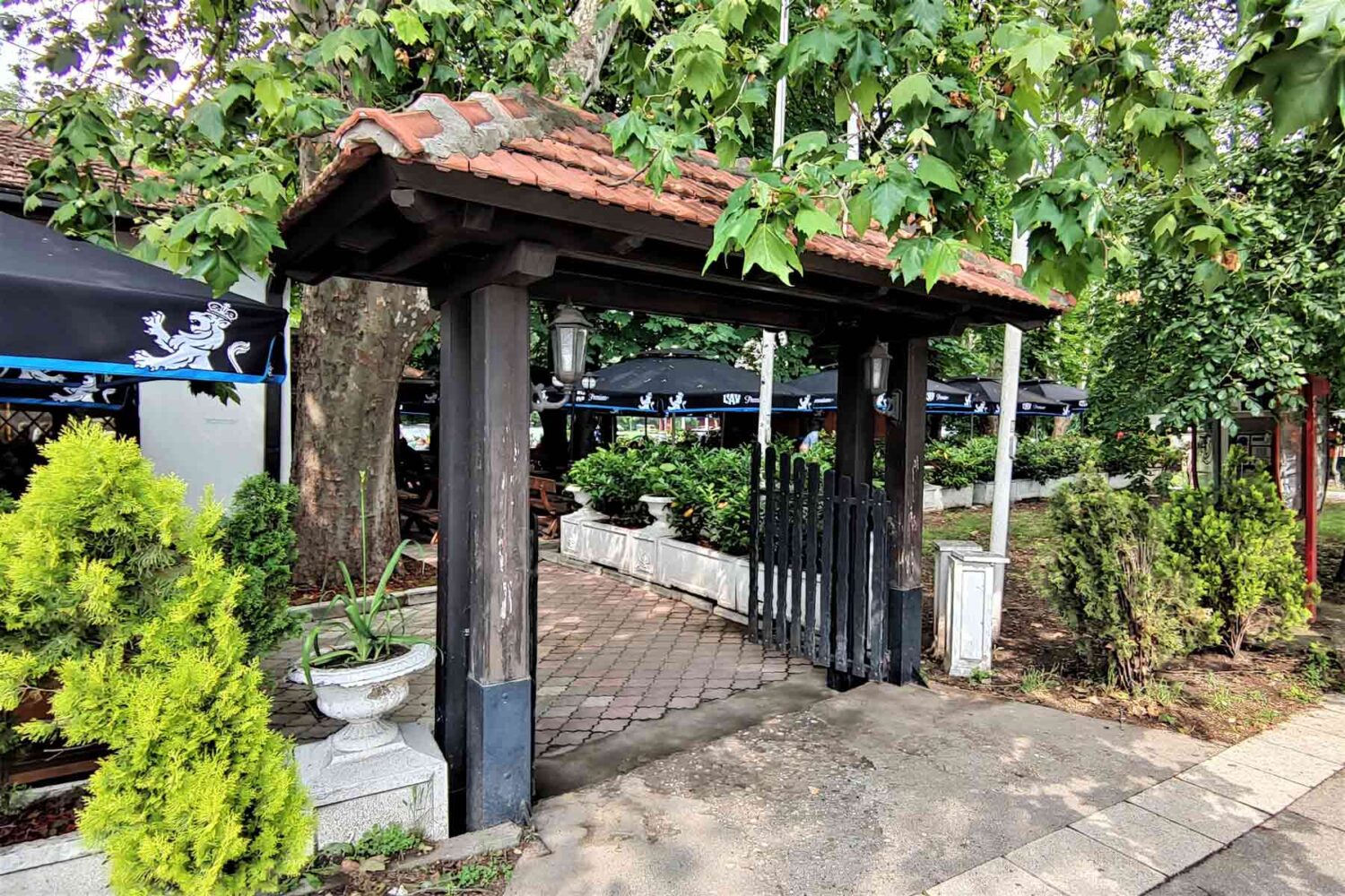 Džakarta restoran ime bogatu ponudu hrane i pića