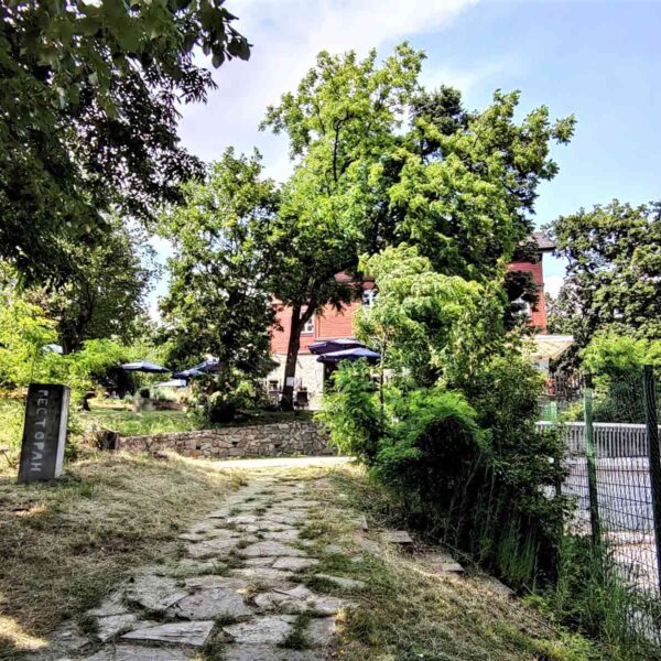Mitrovićev dom - spomenik kulture i čuveni restoran na Avali