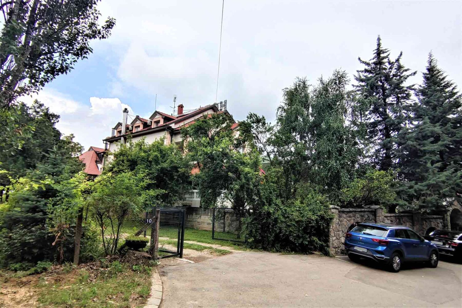 Hotel Sučević na obroncima Avale