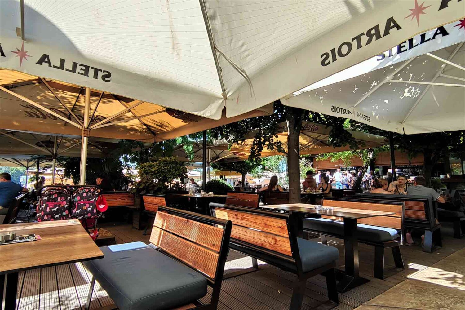 Sunset caffee bar na Adi je jedan od najpopularnijih kafića