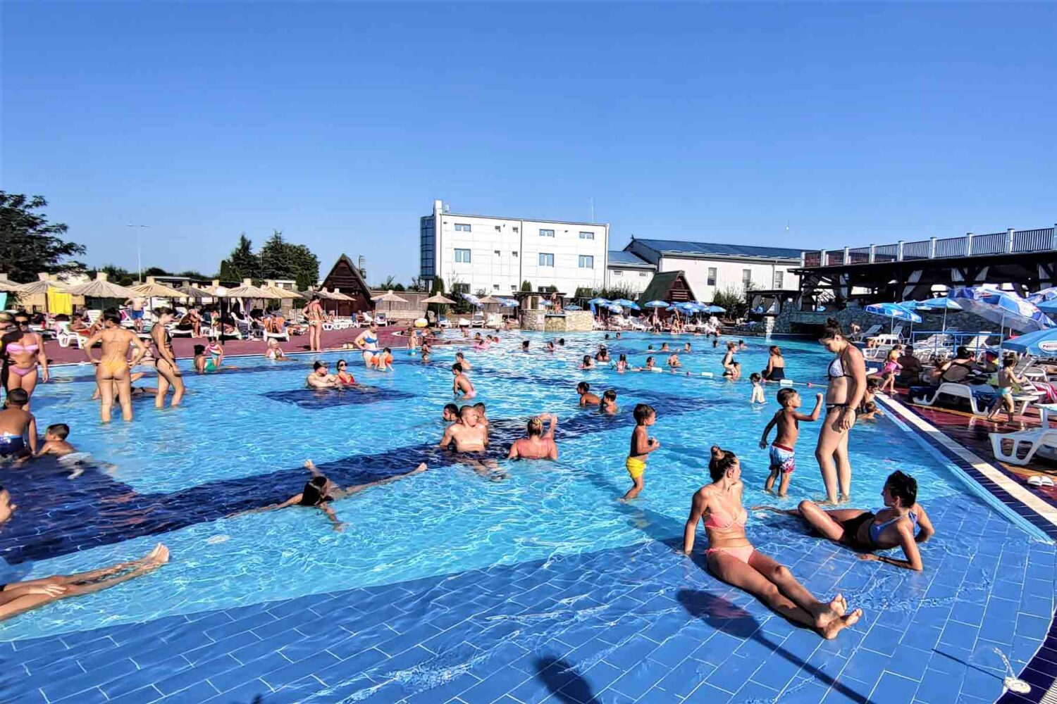 Porodični odmor na bazenima Beograda - Queen bazeni