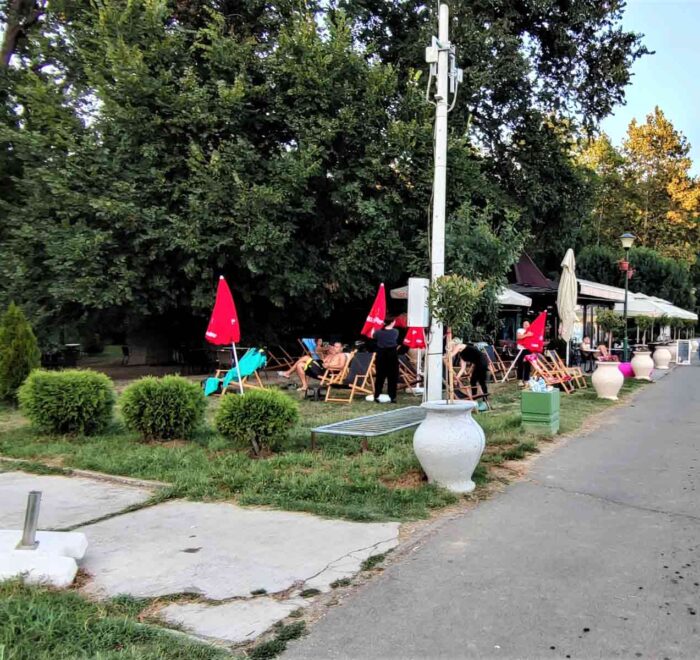 Caffee Režiser je jedan od najpoznatijih kafića na Adi