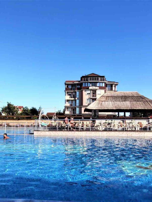 Kengur Resort sa barom i ležaljakam je pravo mesto za mini odmor u Beogradu