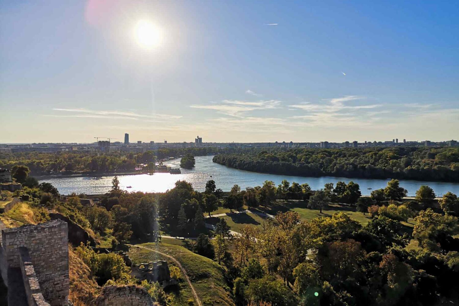 Pogled na Ušće Save i Dunava sa Despotove kule na Beogradskoj tvrđavi