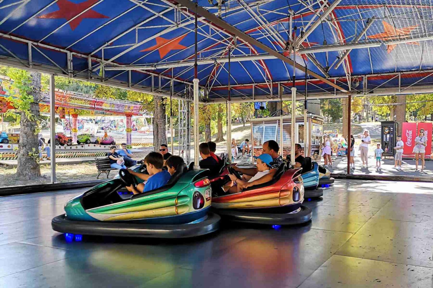 Vožnja autodroma u Luna Parku Kalemegdan – Adrenalinska zabava za porodicu.