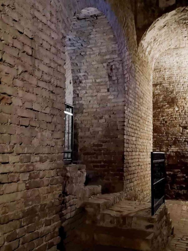 Misteriozni hodnici i stepenište Rimskog bunara