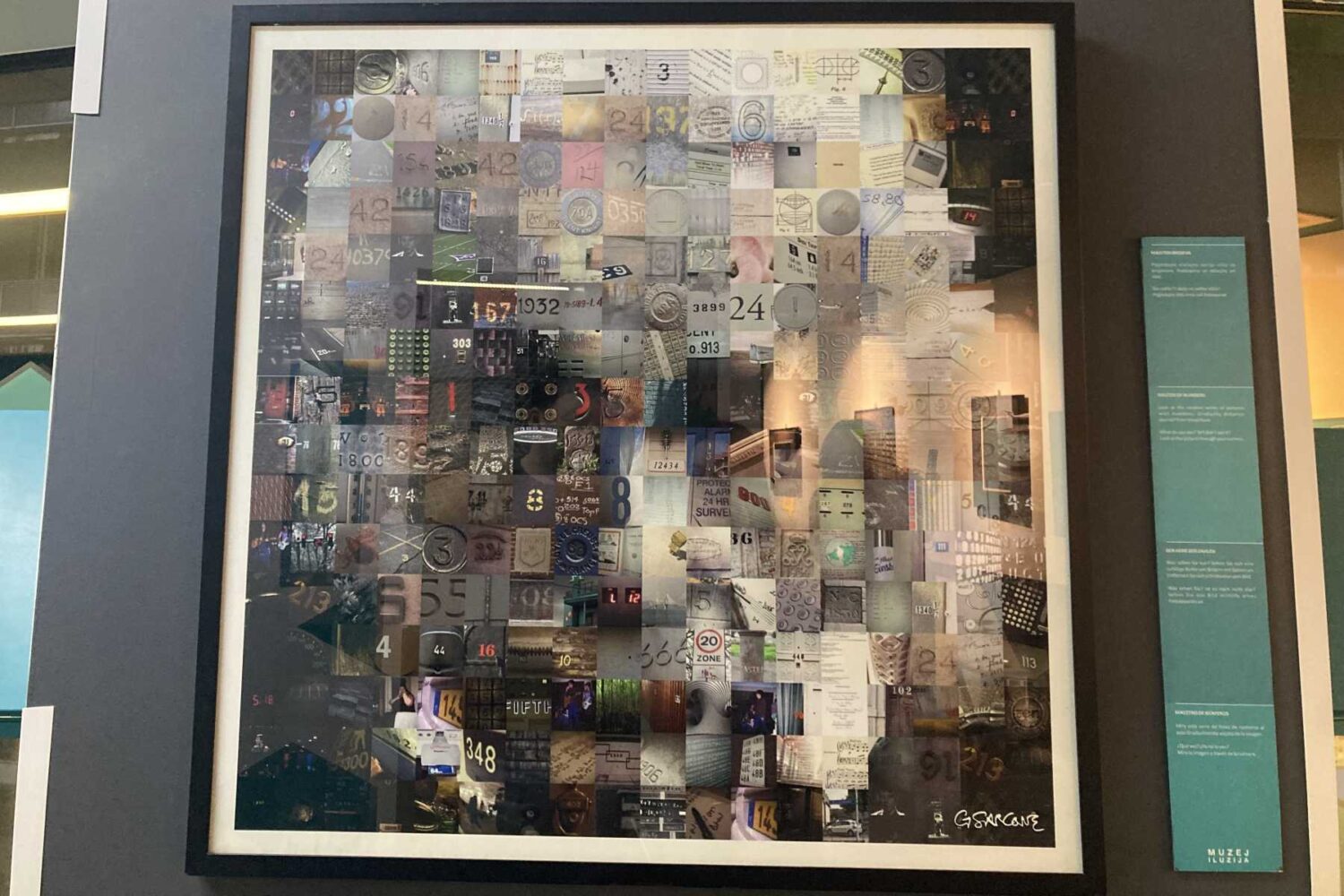 Fotomozaik ili slika Alberta Ajnštajna sastavljena od velikog broja malih, detaljnih fotografija, vidljiva tek sa određene udaljenosti.
