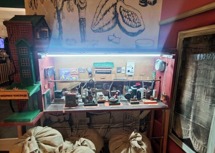 Maketa postrojenja za proizvodnju čokolade u sobi Evropa u Muzeju čokolade u Beogradu