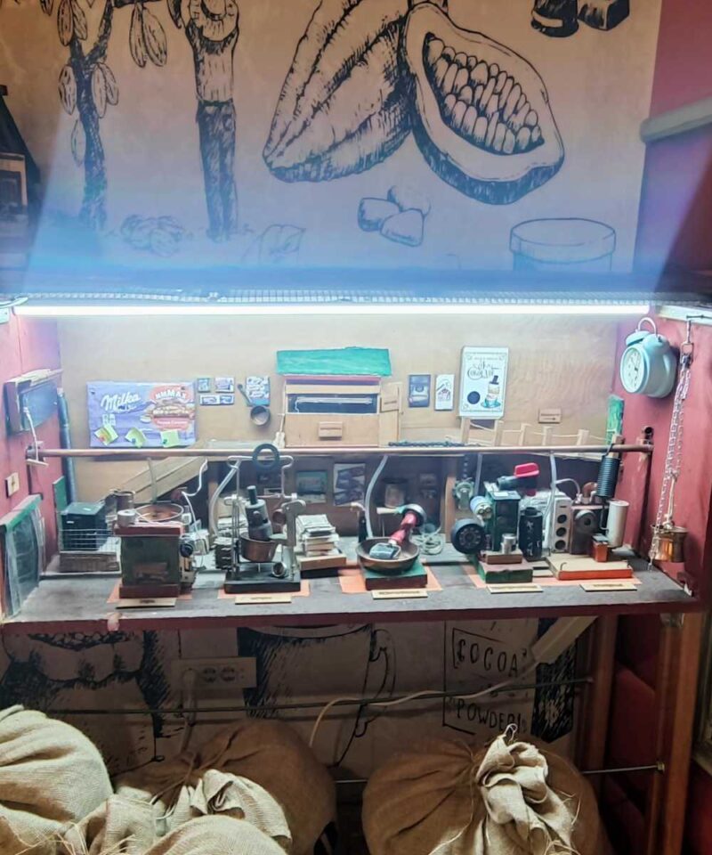 Maketa postrojenja za proizvodnju čokolade u sobi Evropa u Muzeju čokolade u Beogradu