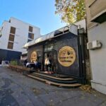 Zgrada Muzeja iluzija u Beogradu, pogled iz daljine i ukoso