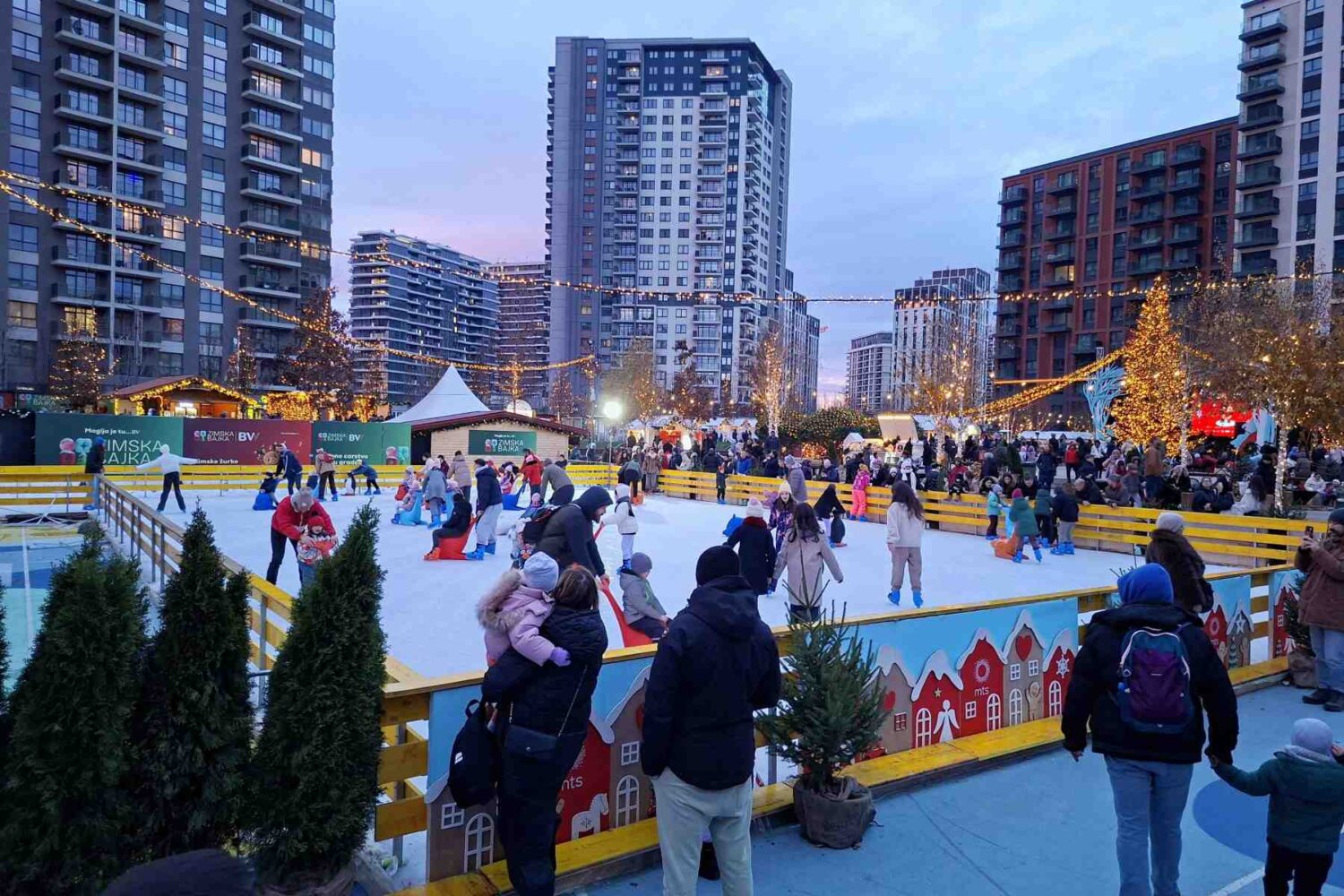 Centralno klizalište u Zimskoj bajci u Beogradu na vodi