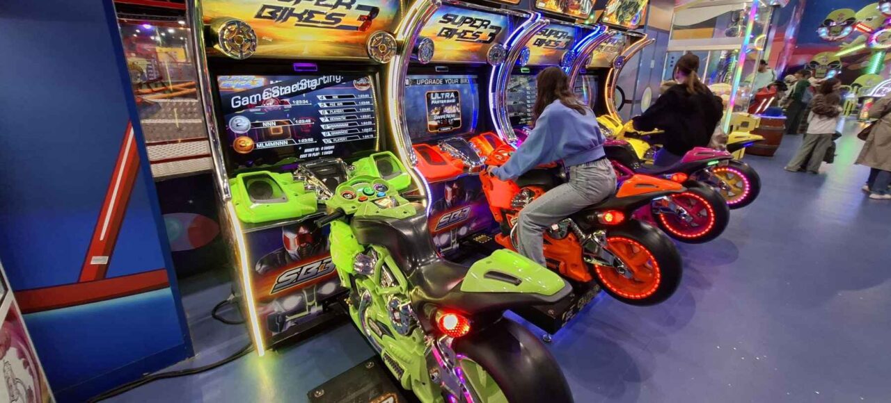 Digitalna igrica sa vožnjom motora