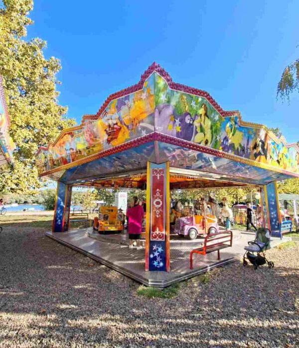 Karusel Dreamland sa bajkovitim figurama