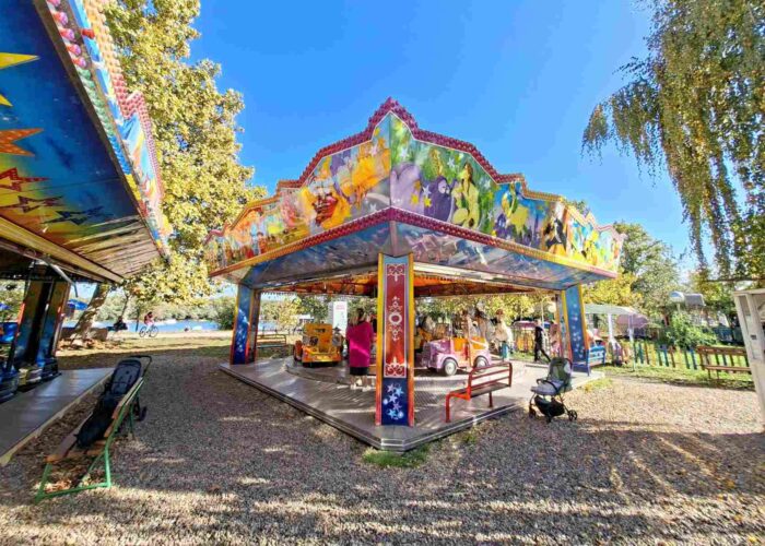 Karusel Dreamland sa bajkovitim figurama