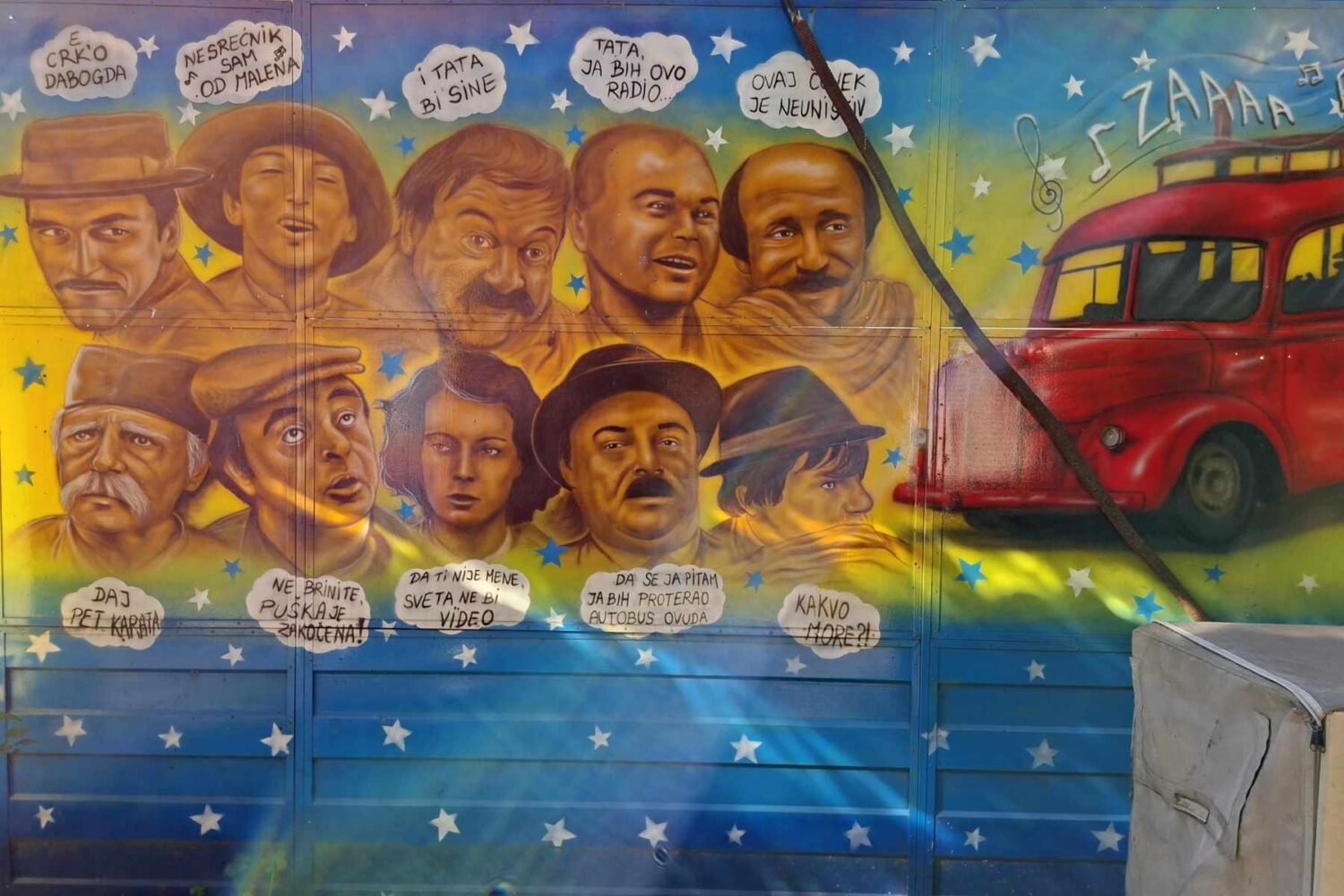 Tabla sa crtanim likovima iz filma „Ko to tamo peva?“