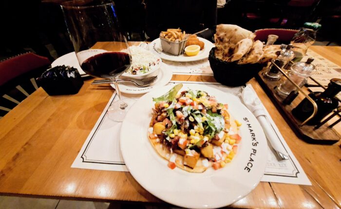 Ambijent restorana u Beogradu sa autentičnom kuhinjom i prijatnom atmosferom