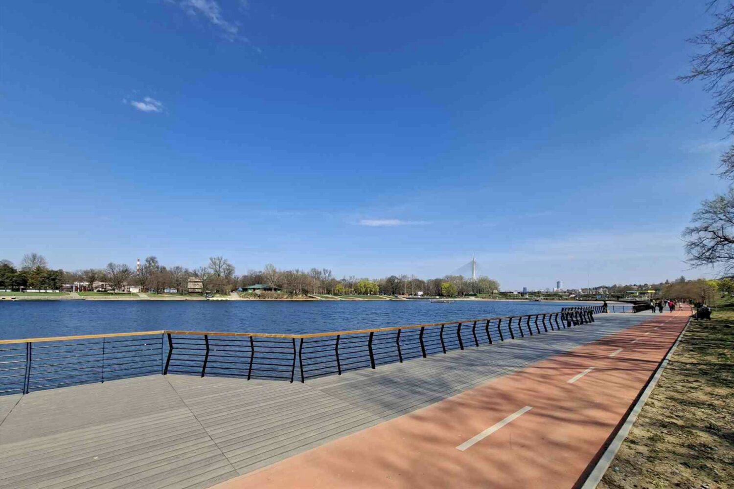 Nova platforma i biciklistička staza iznad vode na Adi Ciganliji