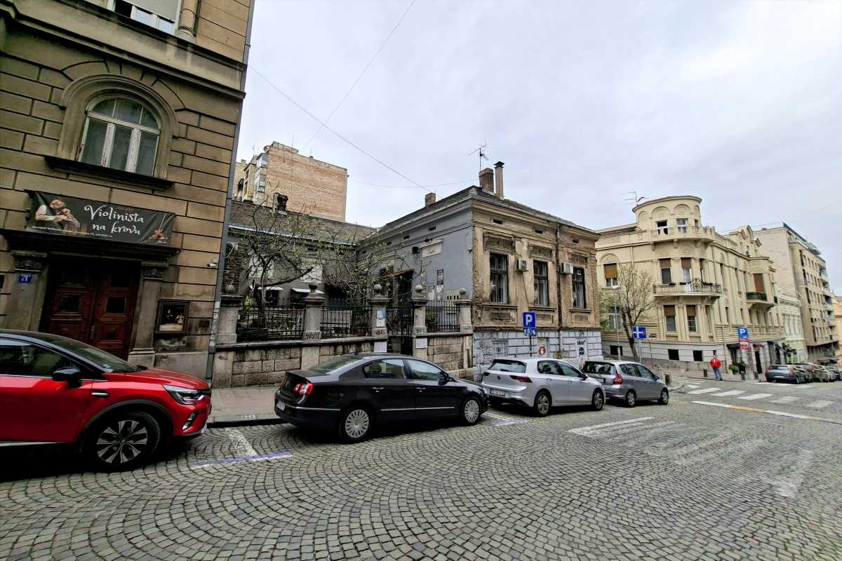 Restoran Smokvica u Beogradu u ulici Kralja Petra sa terasom i pogledom sa ulice