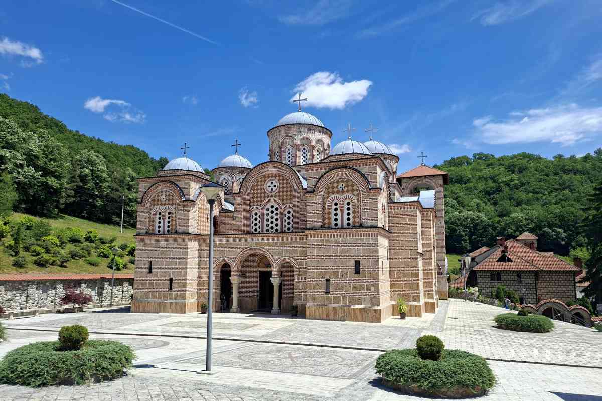 Manastir Ćelije u dolini reke Gradac Manastir Ćelije u blizini reke Gradac kod Valjeva