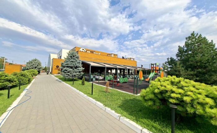 T6 Limited kompleks u Ovči sa restoranom i dečjim igralištem