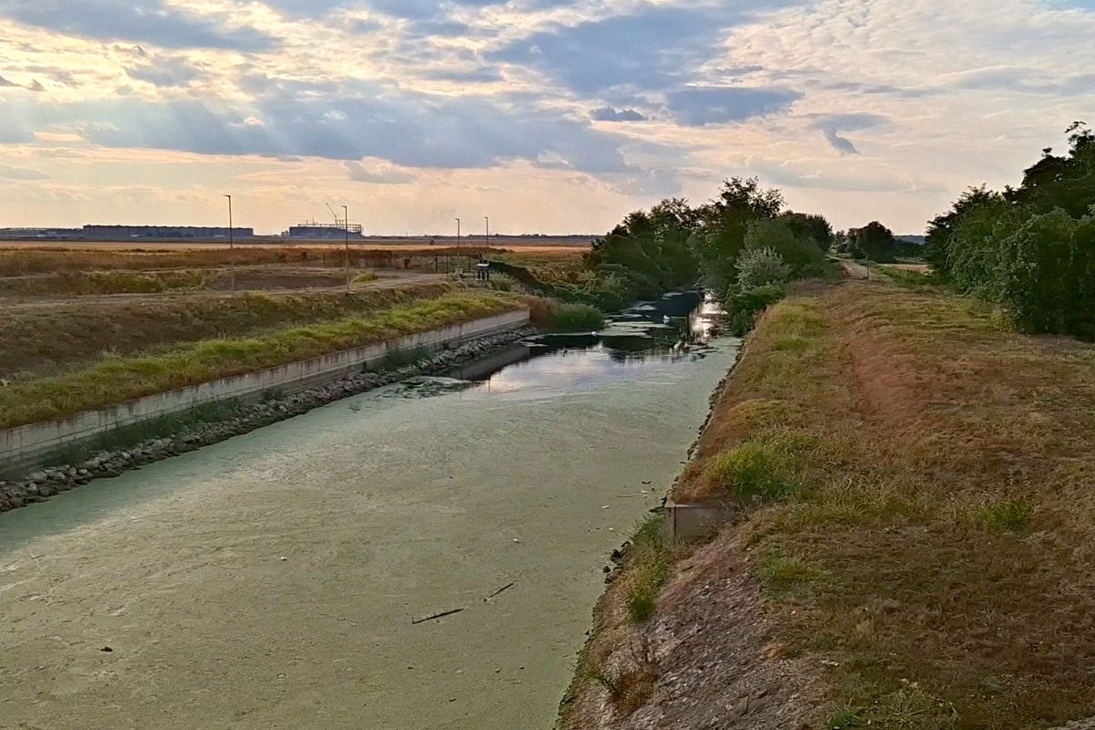 Pogled na kanal Galovica u okolini Beograda Kanal Galovica u Beogradu