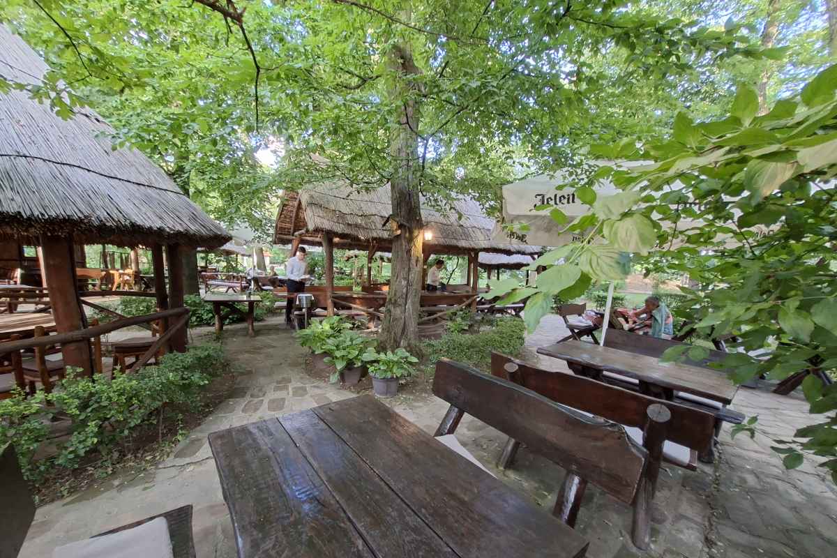 Etno restoran Bojčinska koleba u zelenilu Bojčinske šume